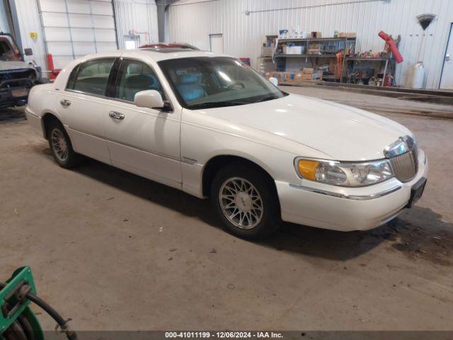  Salvage Lincoln Towncar