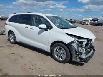  Salvage Toyota Sienna