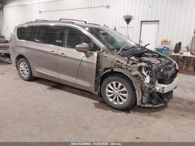  Salvage Chrysler Pacifica