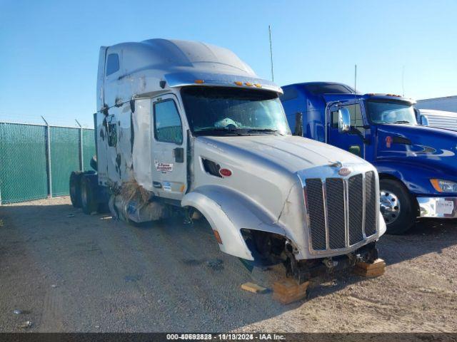  Salvage Peterbilt 579