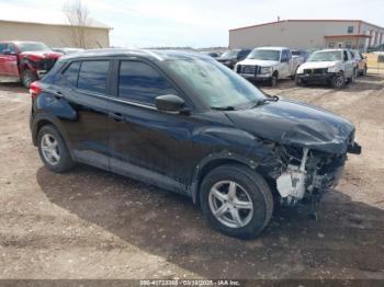  Salvage Nissan Kicks