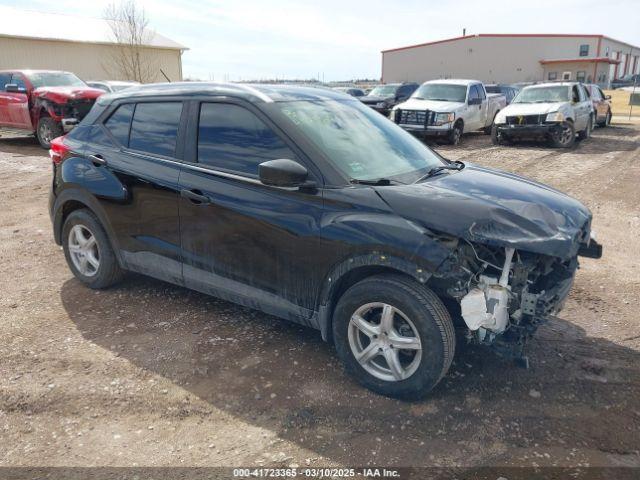 Salvage Nissan Kicks