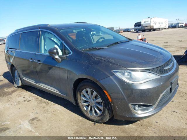  Salvage Chrysler Pacifica