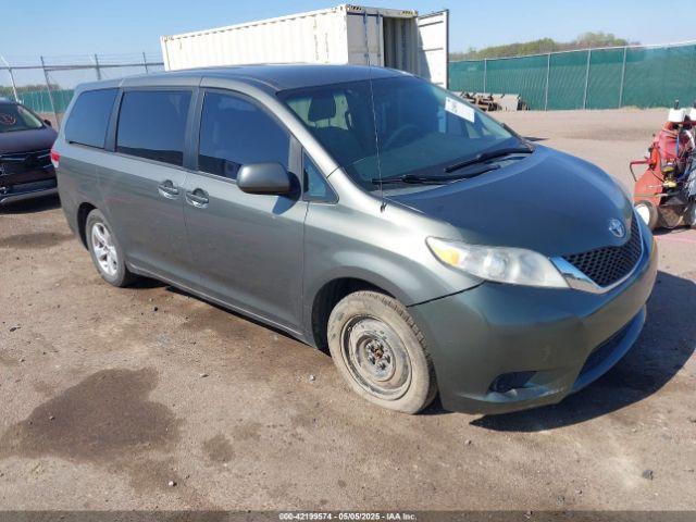  Salvage Toyota Sienna