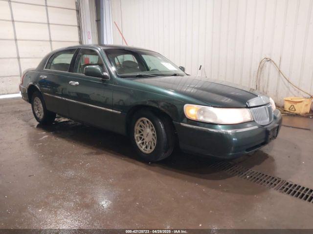  Salvage Lincoln Towncar