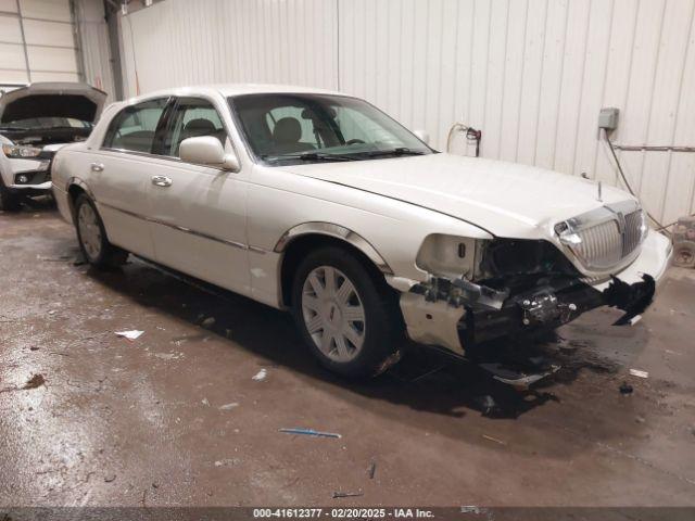  Salvage Lincoln Towncar