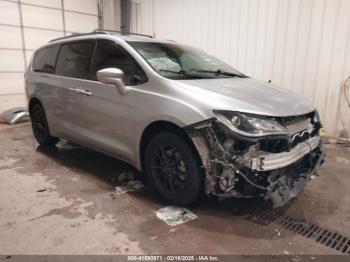  Salvage Chrysler Pacifica