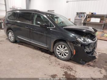  Salvage Chrysler Pacifica