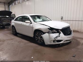  Salvage Chrysler 200