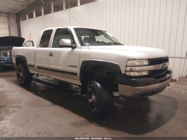  Salvage Chevrolet Silverado 2500