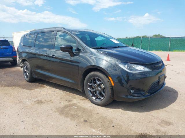  Salvage Chrysler Pacifica
