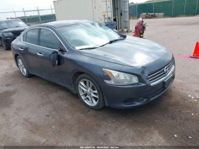  Salvage Nissan Maxima