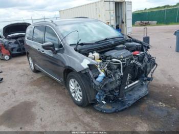  Salvage Chrysler Pacifica