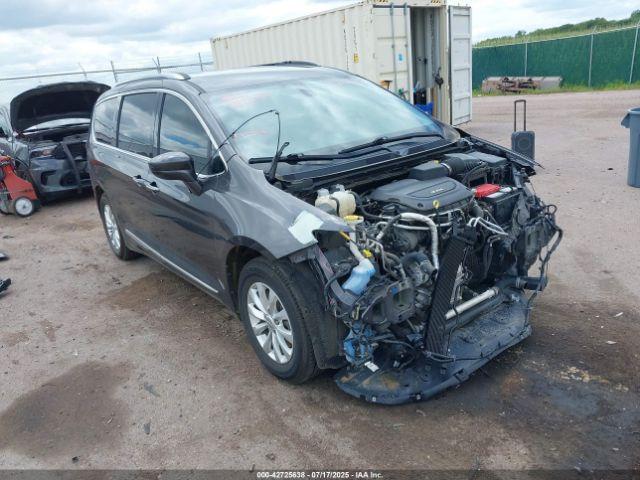  Salvage Chrysler Pacifica