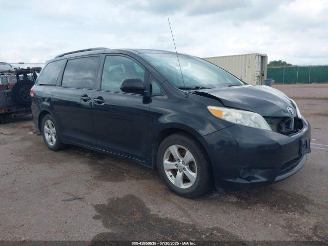  Salvage Toyota Sienna