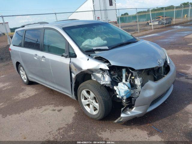  Salvage Toyota Sienna