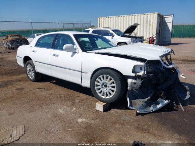  Salvage Lincoln Towncar