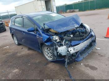  Salvage Toyota Prius v