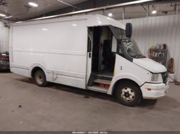  Salvage Isuzu Commercial Van