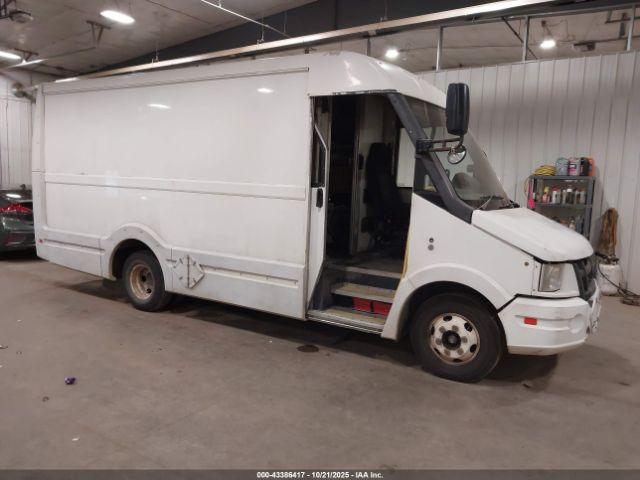  Salvage Isuzu Commercial Van