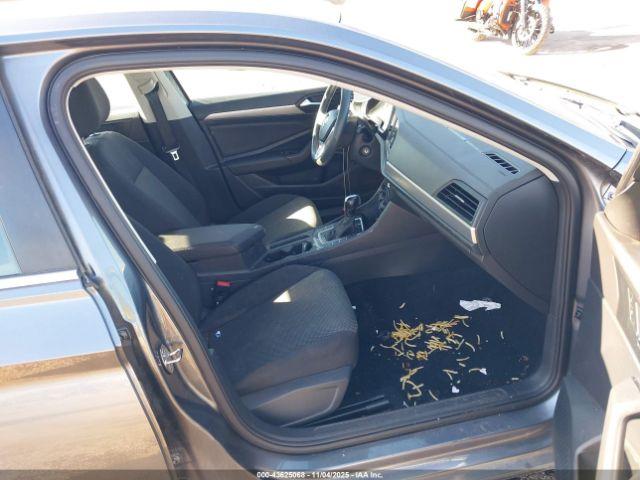 Volkswagen Jetta Image 5