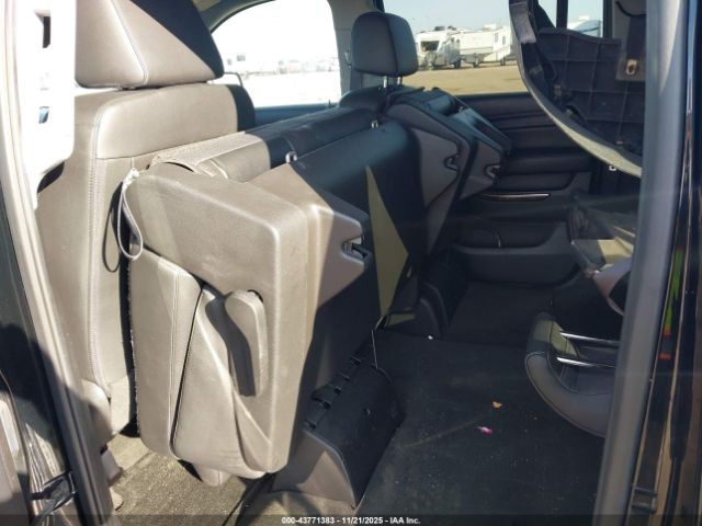 Chevrolet Suburban Lt Image 12