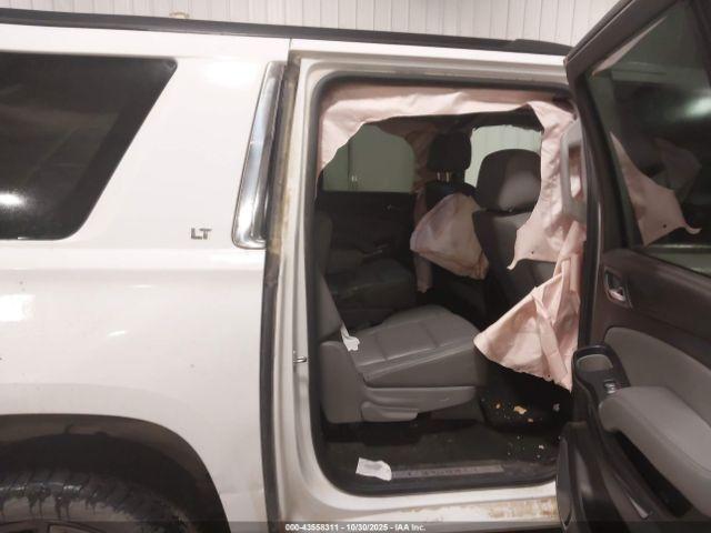 Chevrolet Suburban Lt Image 6