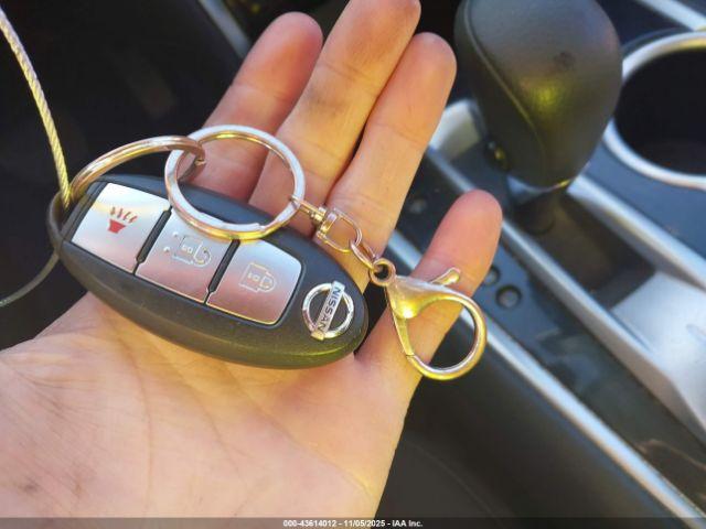 Nissan Pathfinder S Image 5