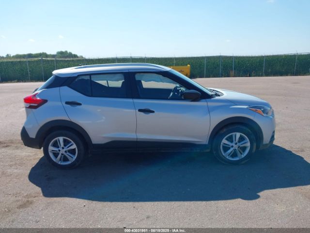 Nissan Kicks S Image 4