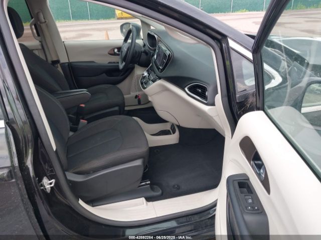 Chrysler Voyager Lx Image 11