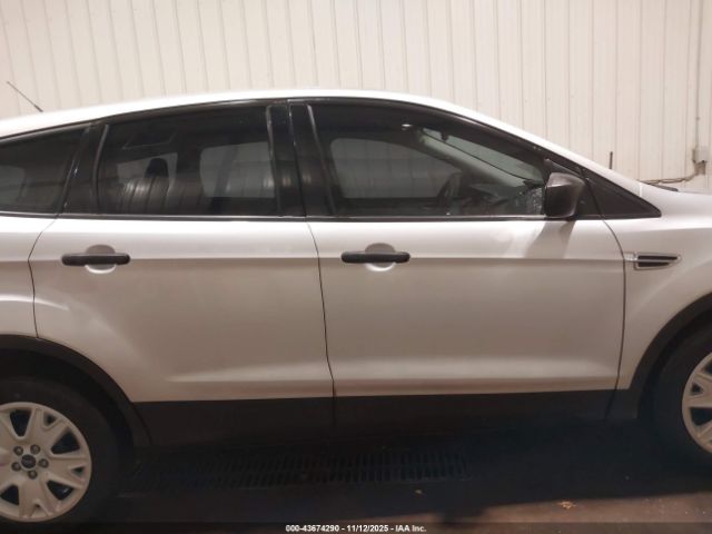 Ford Escape S Image 3