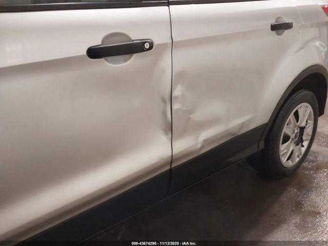 Ford Escape S Image 8