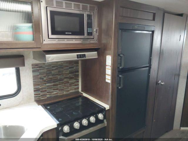 Forest River Grey Wolf Image 12