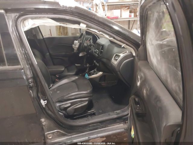 Jeep Compass Latitude 4x4 Image 7