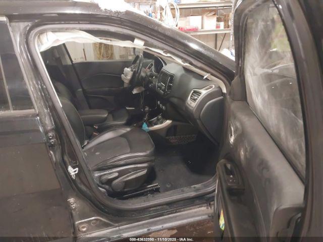 Jeep Compass Latitude 4x4 Image 7