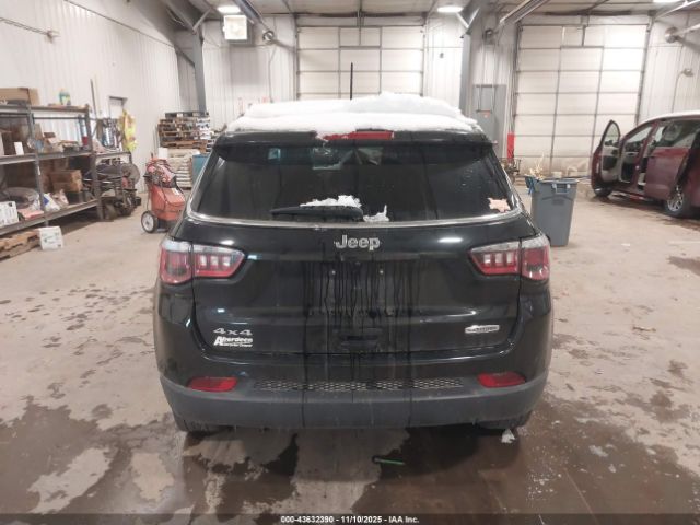 Jeep Compass Latitude 4x4 Image 14
