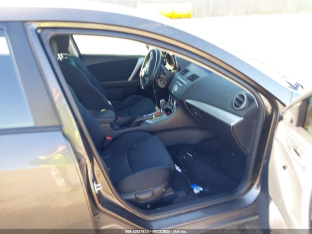 Mazda Mazda3 S Sport Image 2