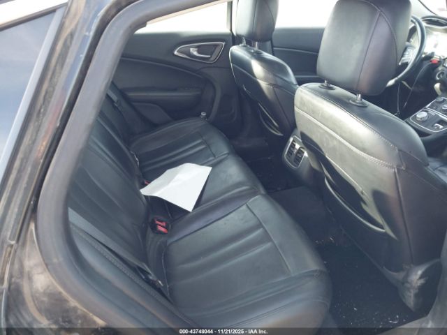 Chrysler 200 C Image 3