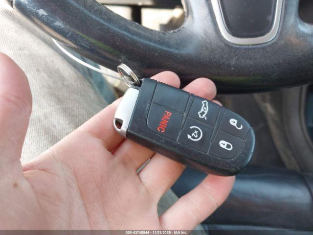 Chrysler 200 C Image 7