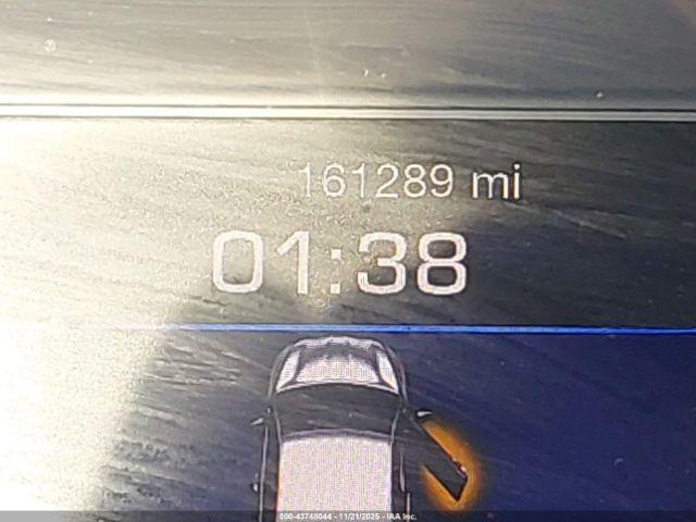 Chrysler 200 C Image 9