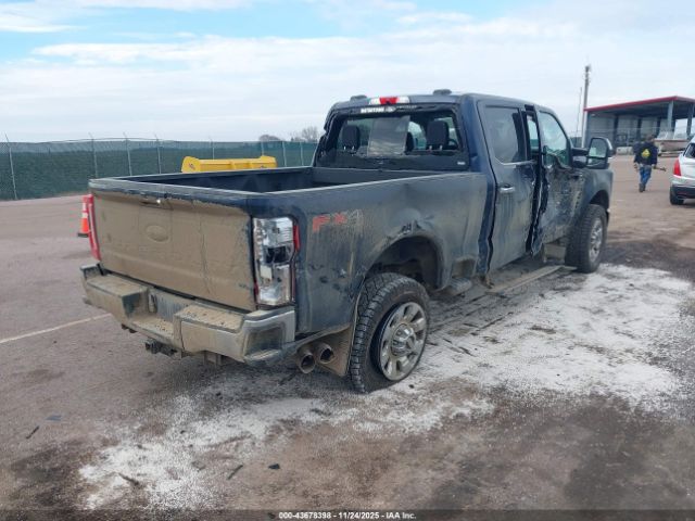 Ford F-350 Lariat Image 4