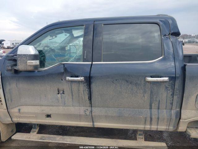 Ford F-350 Lariat Image 3