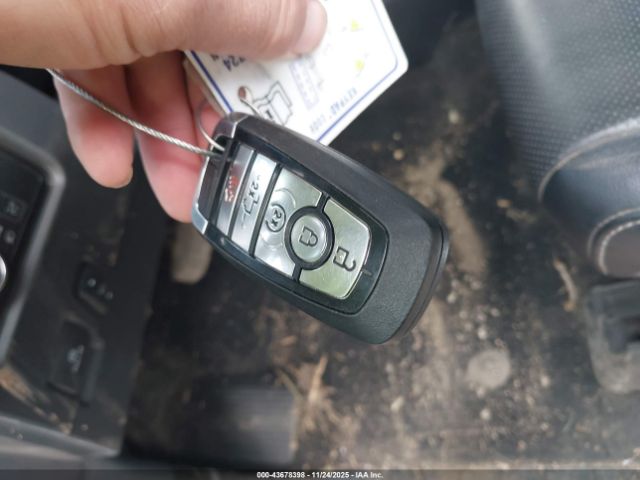 Ford F-350 Lariat Image 10