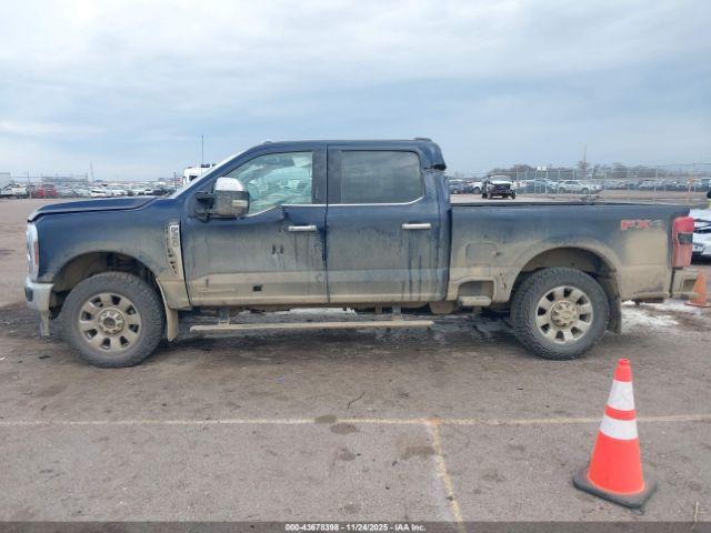 Ford F-350 Lariat Image 11