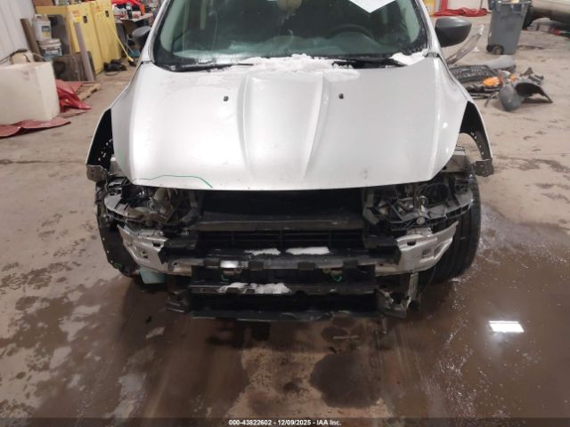 Ford Escape S Image 10