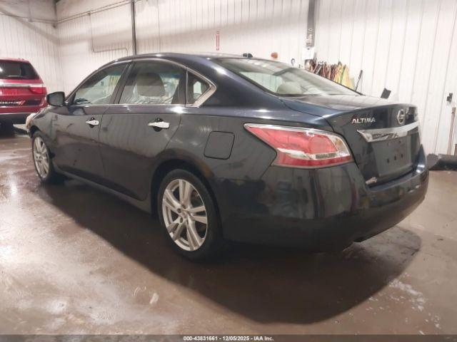 Nissan Altima Image 8