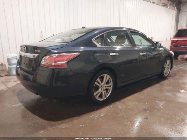 Nissan Altima Image 9