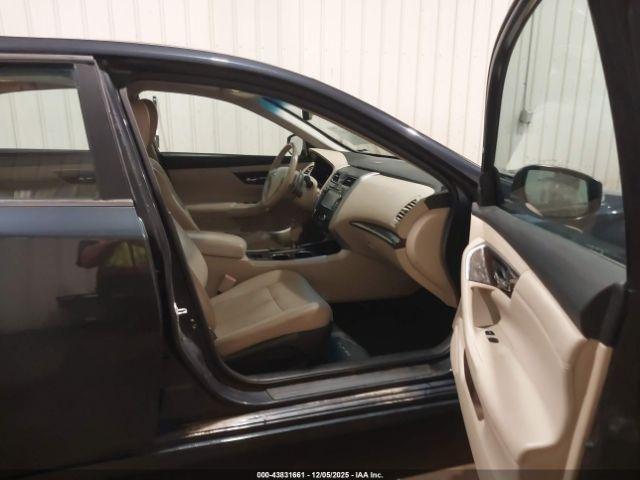 Nissan Altima Image 6