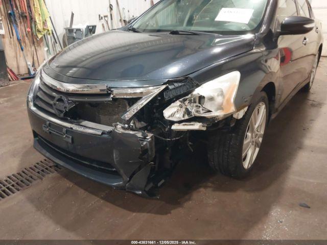 Nissan Altima Image 12