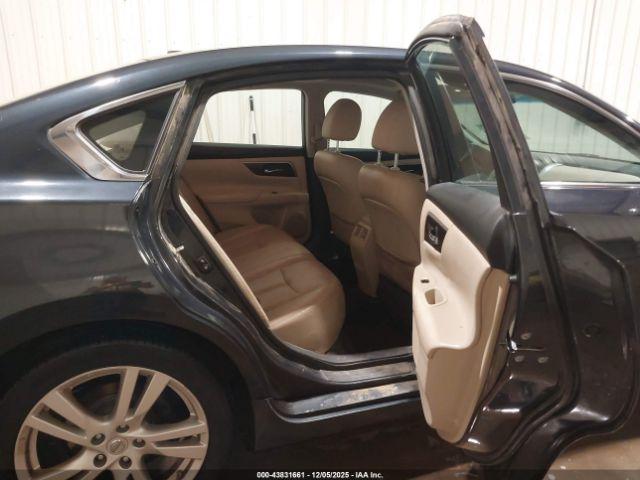 Nissan Altima Image 16